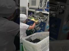 Obejrzyj: Płaskie systemy przenośników utwardzanych promieniami UV do prezentacji butelek o odległości emisji 30 mm